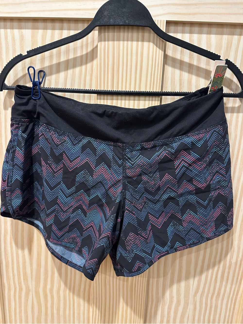 Rabbit Women's Black Chevron Print Active Shorts